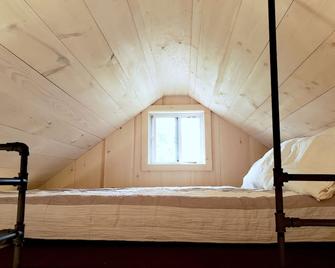 Tiny House on Spectacular Riverfront Property - Private Access to Delaware River - Barryville - Bedroom