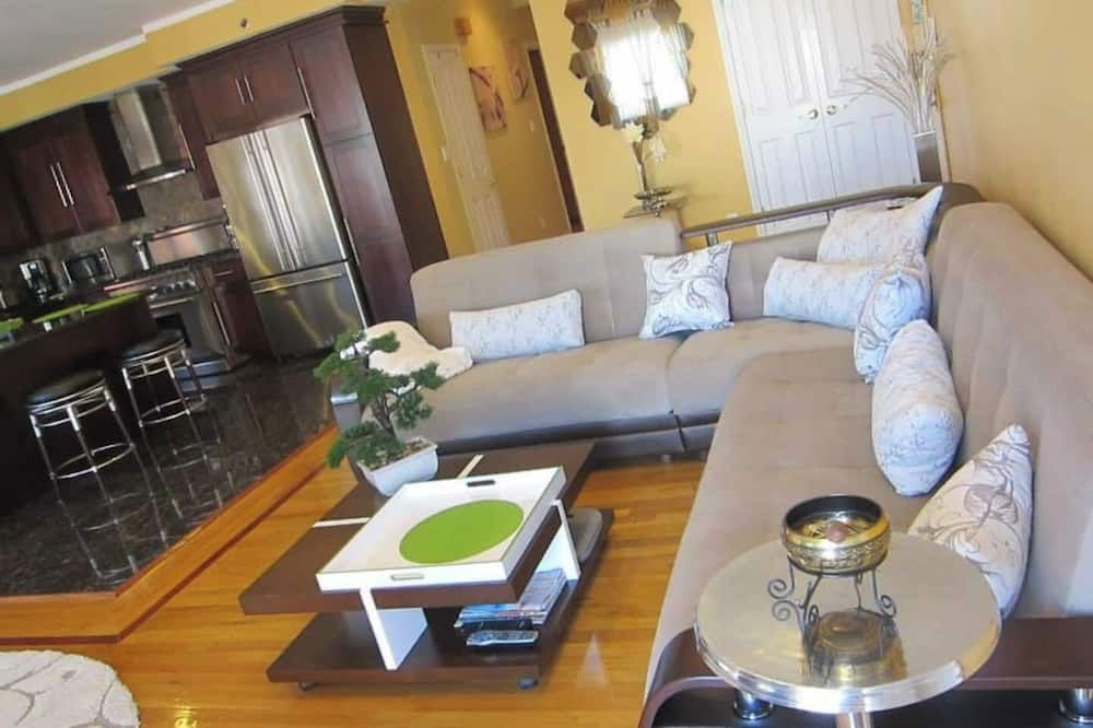 Charming 3/2 Condo Apartment in marvelous Sheepshead Bay Area in Brooklyn NY - Brooklyn - Sala de estar