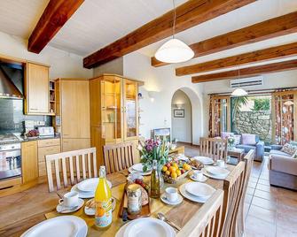 Casetta Menzja Holiday Home - Sannat - Dining room