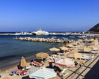 Romantic place of Kefalos - Kamari - Strand