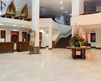 Crown Hotel - Port Moresby - Lobby