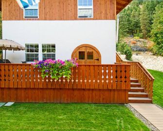 The Chalet- Private hot tub Only 1 Mile from town - Haus Hanika B&B-STR#000959 - Leavenworth - Bâtiment