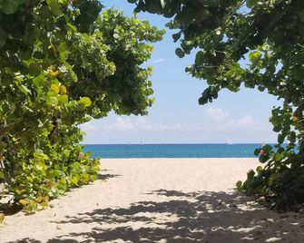 Beach Block Studio! Clean and Safe. Everything You Need For A Great Vacation. - Pompano Beach - Beach