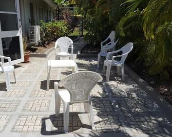 Welcome to The Palms. where you will experience paradise on earth. - Priory - Patio