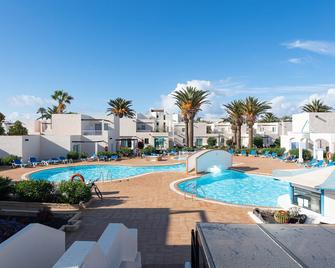 Apartamentos Alisios con terraza y piscina - Corralejo - Piscina