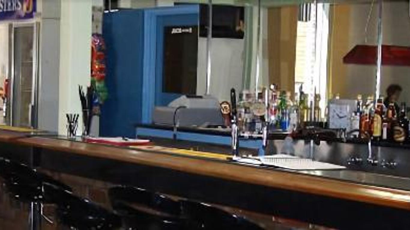 Elmore Victoria Hotel Motel