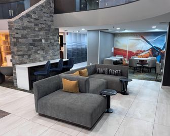La Quinta Inn & Suites by Wyndham Miamisburg Dayton South - Miamisburg - Reception