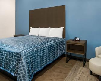 Spacious King Room, Scottish Inns, Comfort Close to Tarrant County College - Forest Hill