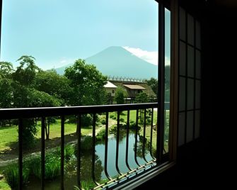 Lake Oshino Villa - Oshino - Balcony