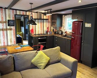 Pet Friendly Lodge - Sleeps6 - Long Stay Discount - Fordingbridge