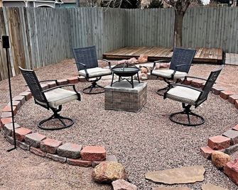 Hot Tub, King Beds, Pet Friendly Close to I25 - Fountain - Patio