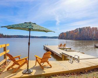 Discover Lakeside Bliss at Jackson Lake! - Jackson