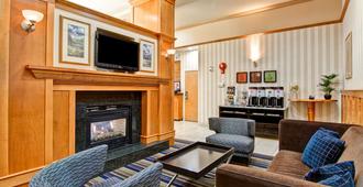 Hampton Inn by Hilton Kamloops - Kamloops - Living room