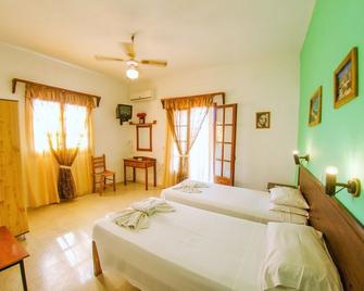 Yanna's Apartments - Peroulades - Chambre