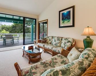 Spacious Private Home Just Steps From Anini Beach! - Kilauea - Living room