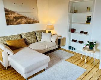 Furnished apartment with garden use and parking space - Moers - Wohnzimmer