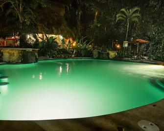 Hotel Hacienda Tijax Jungle Logde - Fronteras - Басейн