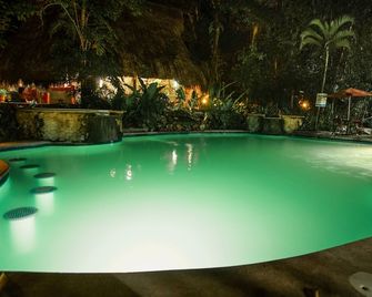 Hotel Hacienda Tijax Jungle Logde - Fronteras - Pool