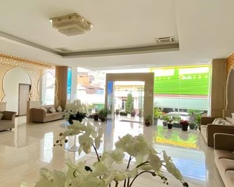 Grand Bunda Hotel Syariah Bukittinggi Powered By Archipelago - Bukittinggi - Lobby