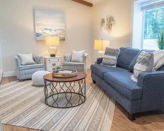 Fully remodeled and pet friendly home, all brand-new! - Port Austin - Living room