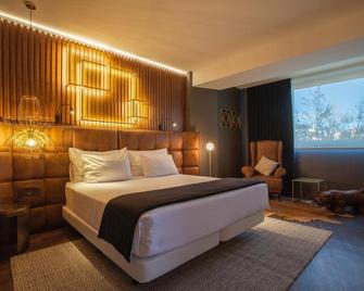 Hotel Tres Reyes Pamplona - Pamplona - Schlafzimmer