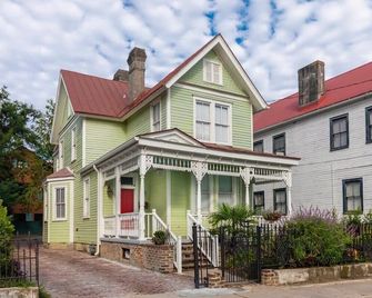 Luxurious King Suite With New Heated Pool - צ'רלסטון - בניין