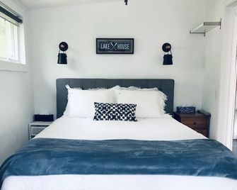 Crystal Cambridge Cottage - 5 min walk to the beach & local eateries! - Crystal Beach - Quarto