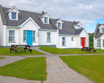 Dingle Harbour Cottages 3 Bed Sleeps 6 - Dingle - Building