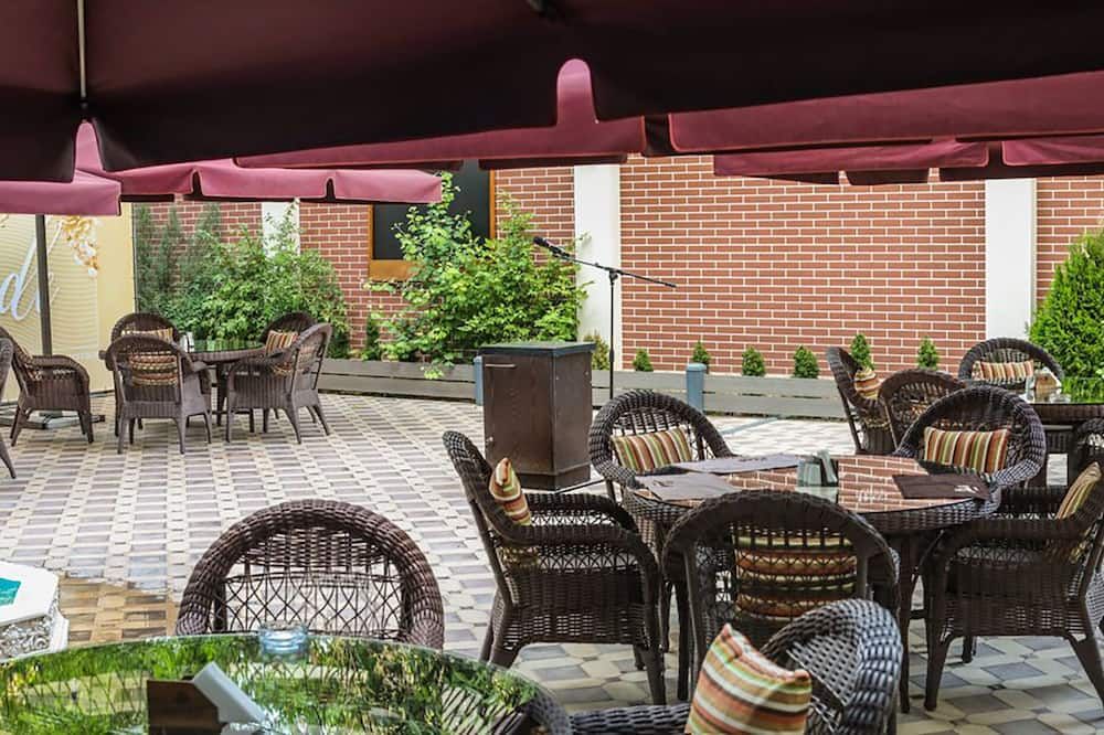 فندق أستر جروب