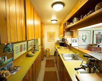 Fantastic One-Bedroom Condo with Deck - Wilson - Kitchen