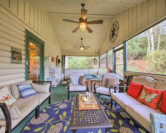 Ellijay Cabin with Porch and Private Hot Tub! - Ellijay - Lounge
