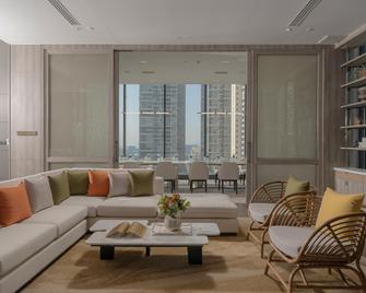 Staybridge Suites Bangkok Sukhumvit By IHG - Bangkok - Obývací pokoj