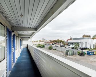 Budget Inn Corcoran Near Tulare Ca 43 - Corcoran - Balcón