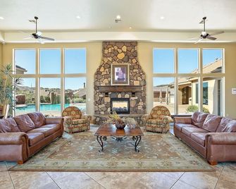 Coral Vista Villa by RedAwning - Washington - Lounge