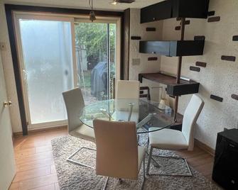 Cozy Studio Basement in a Quiet, Peaceful Neighborhood - Markham - Dining room