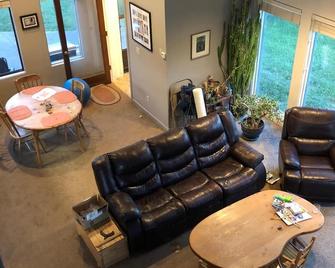 Nice Gunnison Getaway - Gunnison - Living room