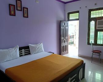 Varuna Palace - Varanasi - Bedroom