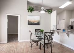 Beautiful Las Vegas Home - North Las Vegas - Dining room