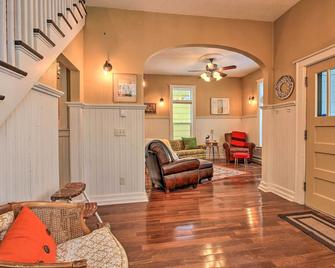 Ely Getaway Near Town, Lakes, and Outdoor Recreation - Ely - Living room