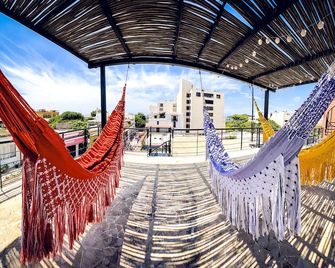 Hotel Puerto Pelicano - 聖瑪爾塔 - 陽台