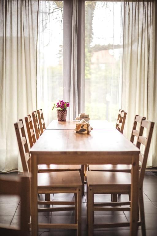 4 Couples & 4 Friends Hostel