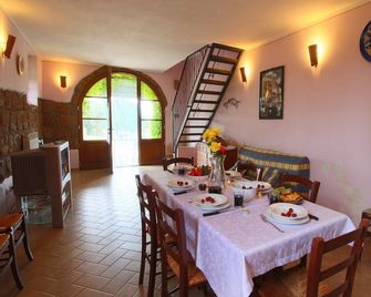 Romantic Farmhouse with Pool - Sorano - Essbereich