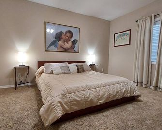 Full basement of 1,600 sqft close to Grand Teton and Yellowstone Park. - Idaho Falls - Bedroom