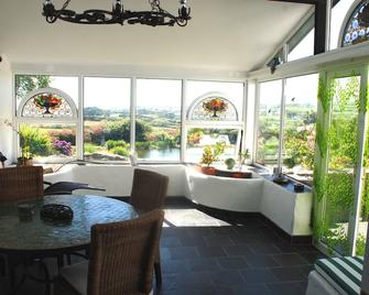 beautiful holiday resort at the south-west coast of Ireland, with swimming-pond, - Goleen - Dining room