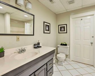 The B Haus Lakefront Retreat with Boat Ramp! - Pell City