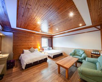 Royal Hotel - Magong City - Bedroom
