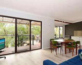 All Decked Out at Hyams Beach by Experience Jervis - Hyams Beach - Salle à manger