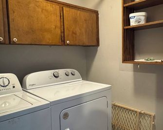 Family and Pet Friendly Home in Benton, AR - Benton - Lavanderia