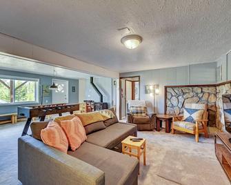 4 Mi to Rocky Moutain Natl Park Grand Lake Home! - Grand Lake - Living room