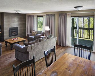 Deerhurst Resort - Huntsville - Living room